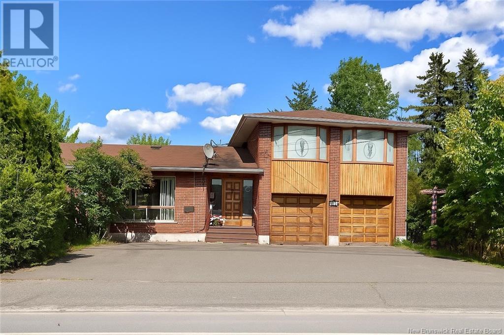 869 Victoria St, Edmundston, NB E3V 3T4
