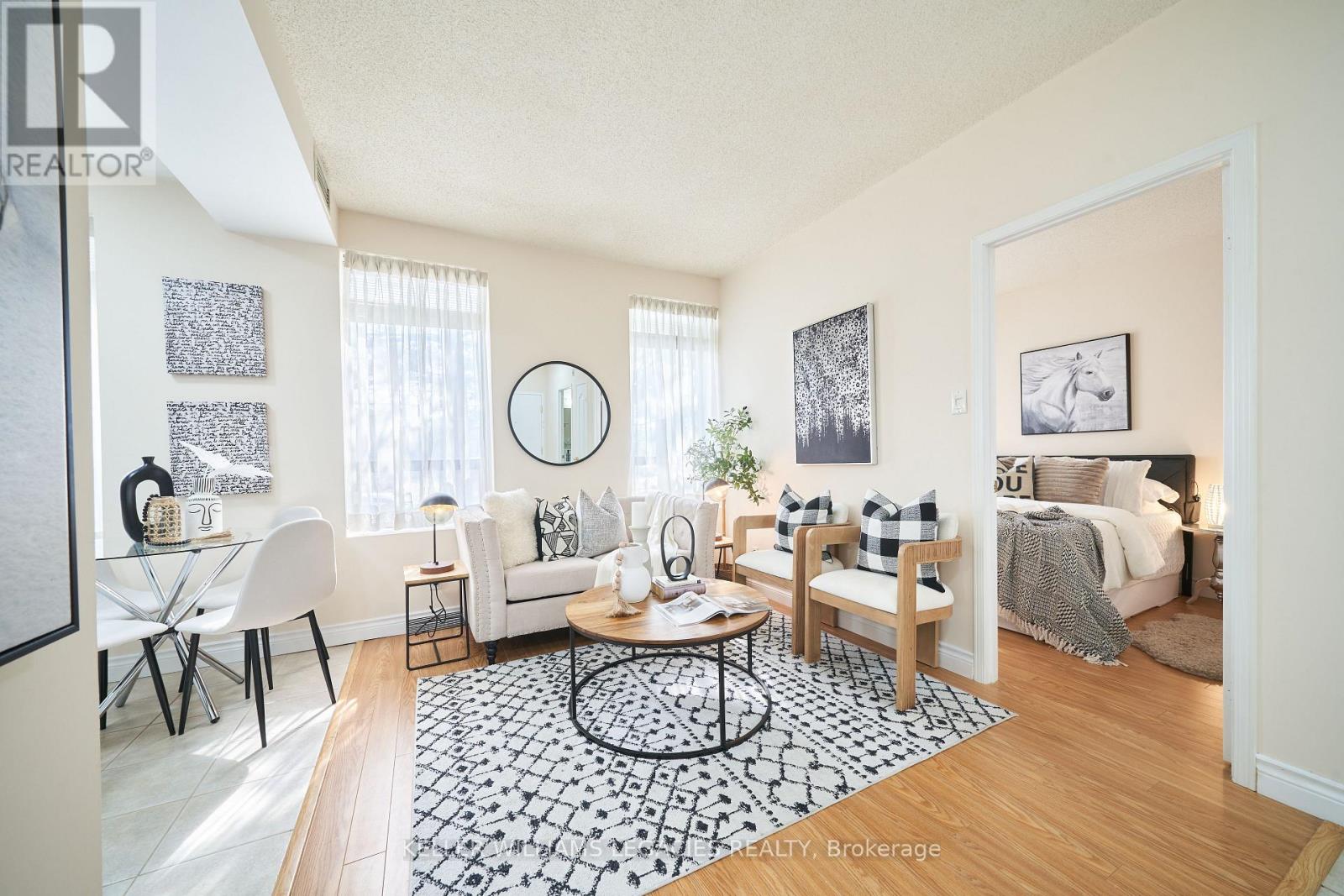 205 2874 Keele St, Toronto, ON M3M 3C4