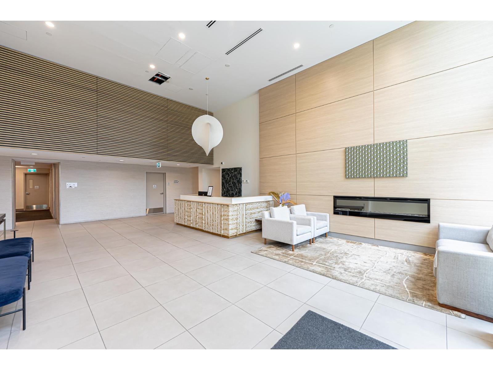 13318 104 Avenue Unit 806, Surrey, BC V3T 1V4