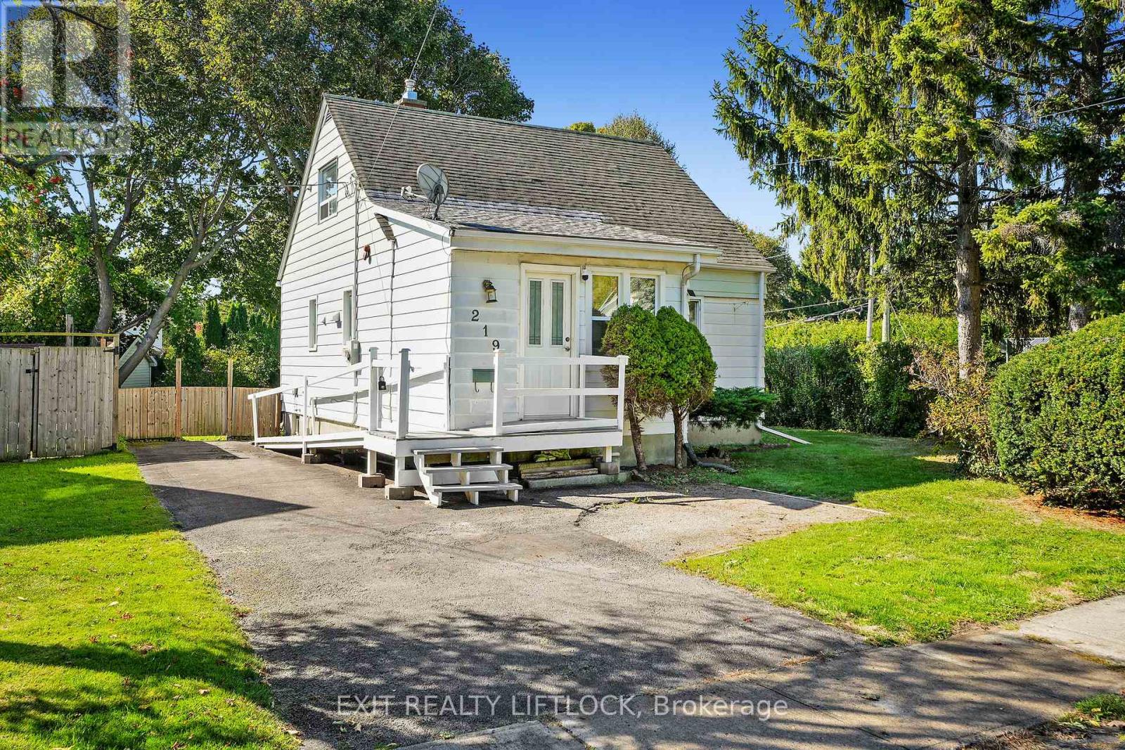 219 Burnham St, Cobourg, ON K9A 2W5