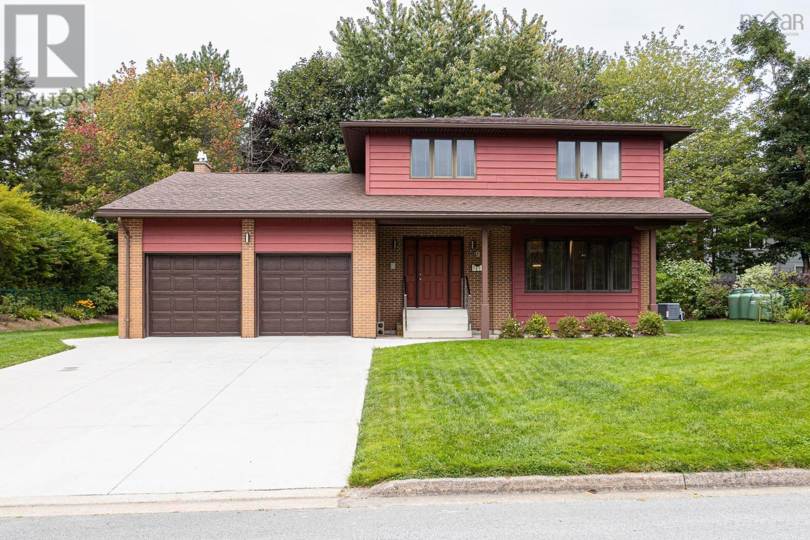 9 Nighthawk Ln, Bedford, NS B4A 3L2