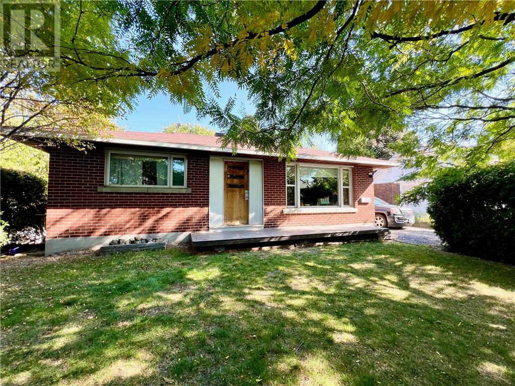 244 Lansdowne St, Sudbury, ON P3C 4M6