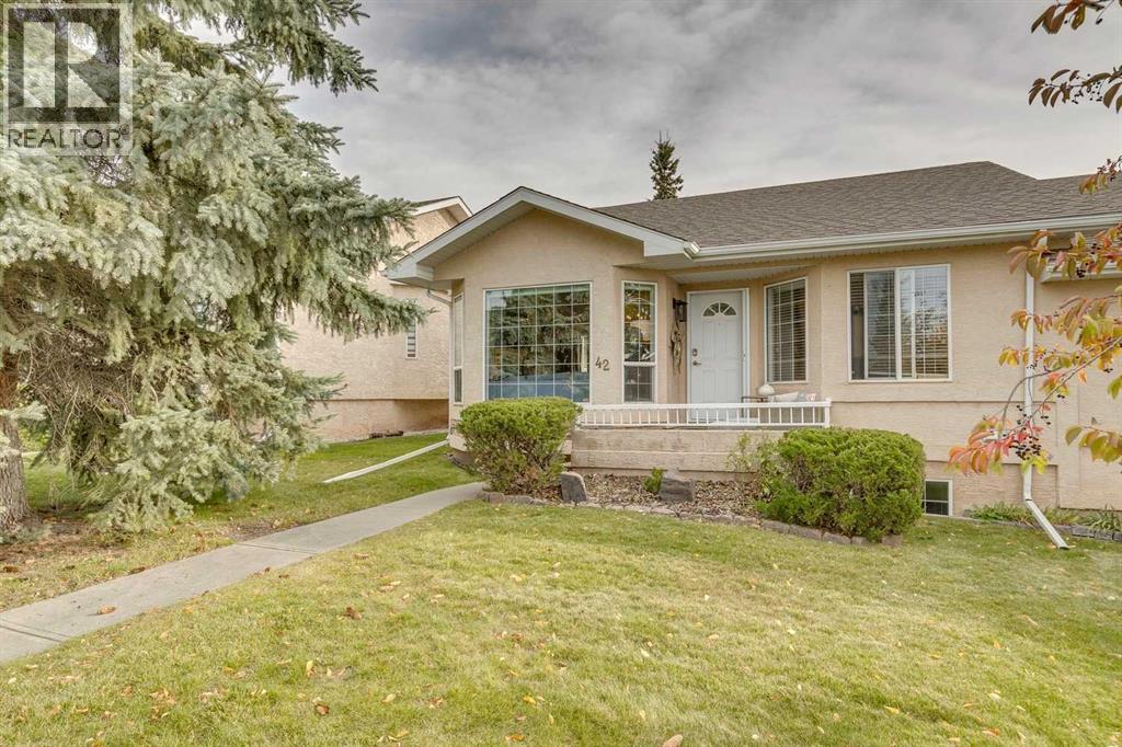 42 Sierra Morena Grn SW, Calgary, AB T3H 3E4