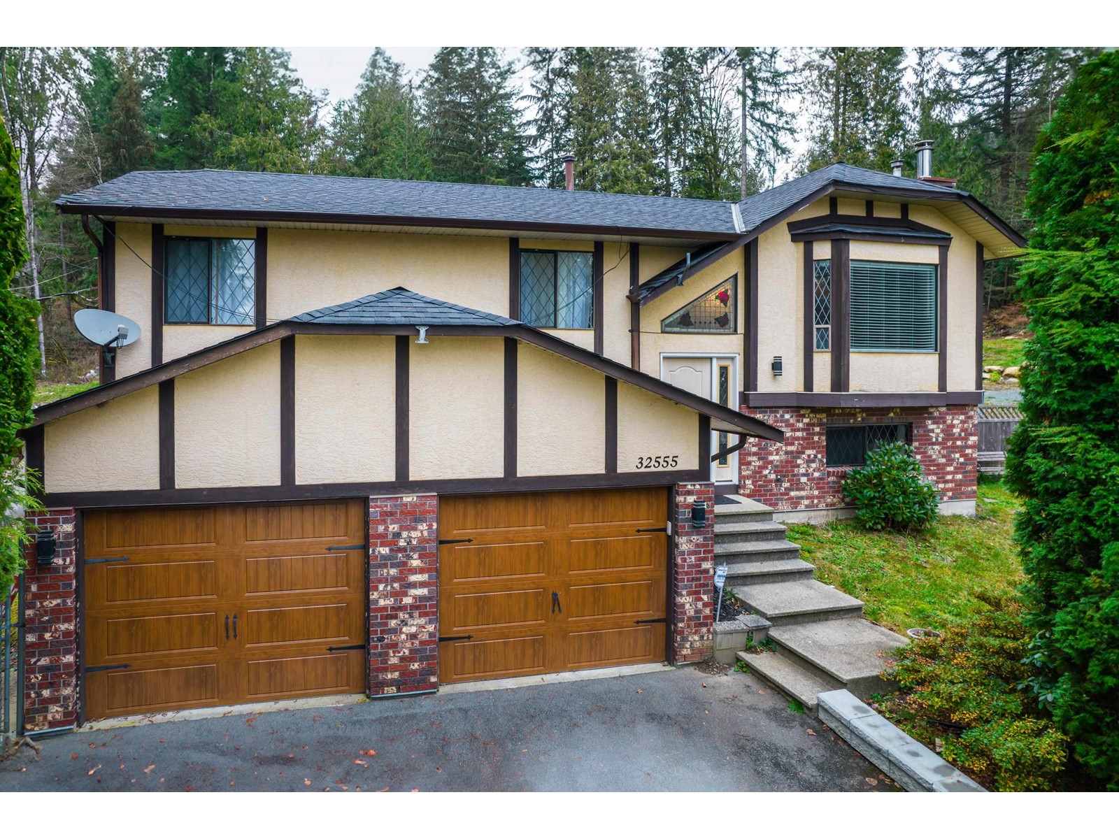 32555 Richards Ave, Mission, BC V2V 7E6