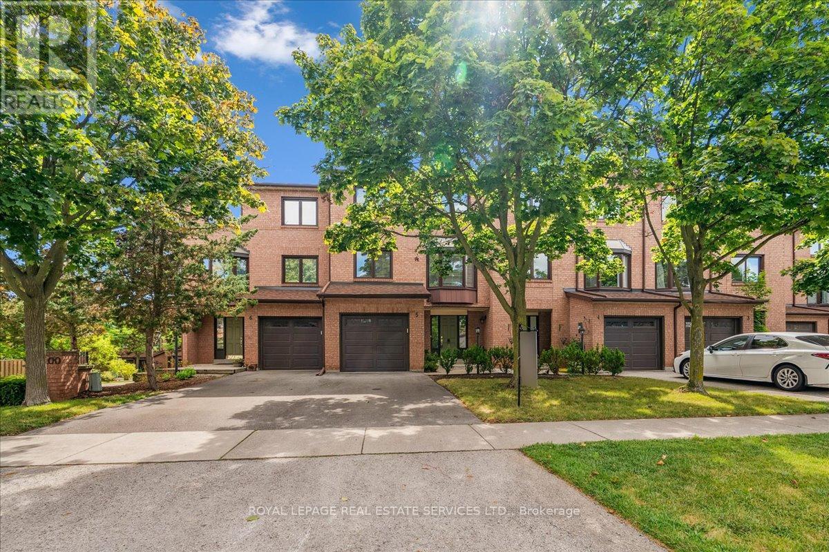 5 1100 Queens Ave, Oakville, ON L6H 2B5