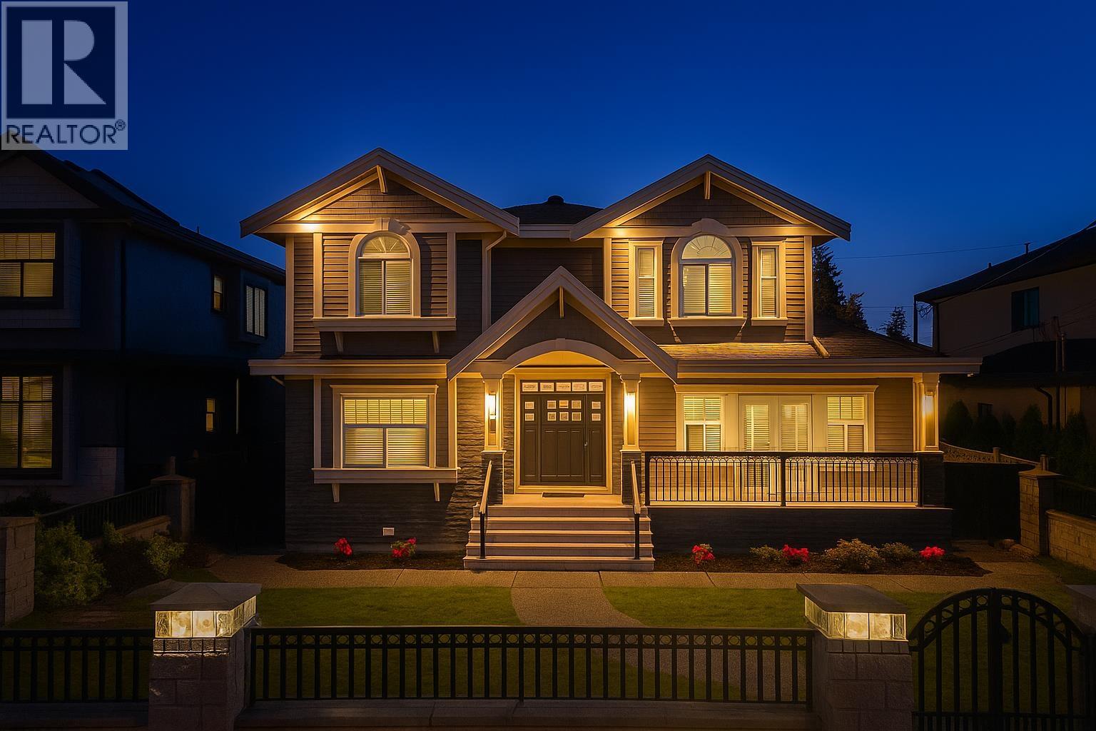 8588 Armstrong Ave, Burnaby, BC V3N 2H5
