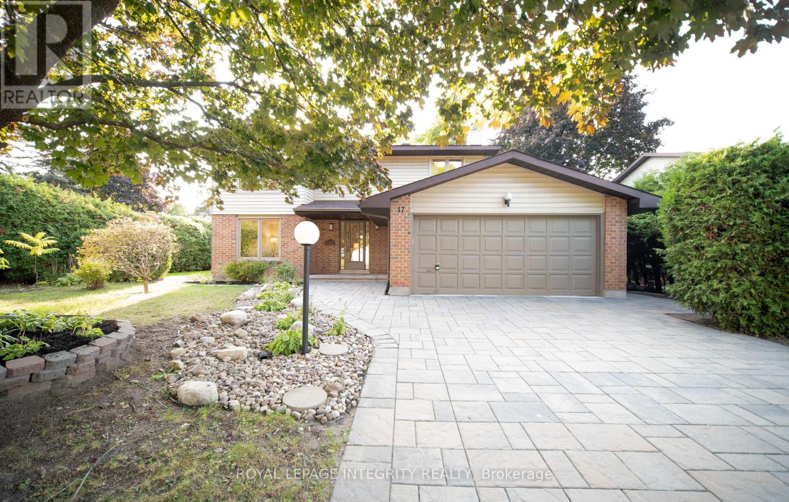 17 Mcclure Cres, Ottawa, ON K2L 2H1
