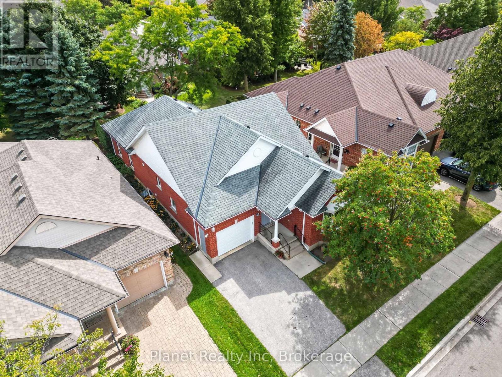 31 Honeysuckle Dr, Guelph, ON N1G 4X7