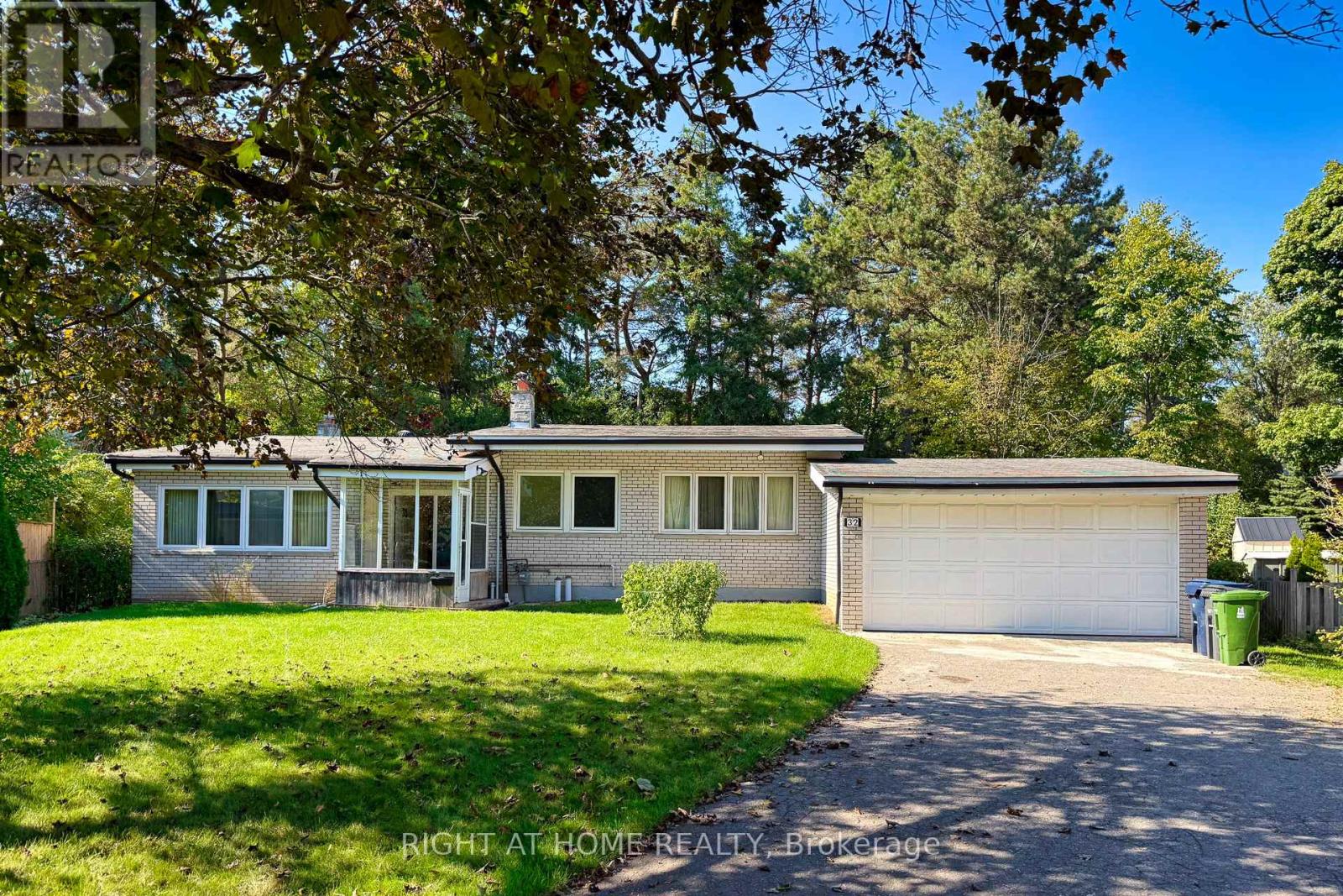 32 Donna Ct, Toronto, ON M2M 2C8