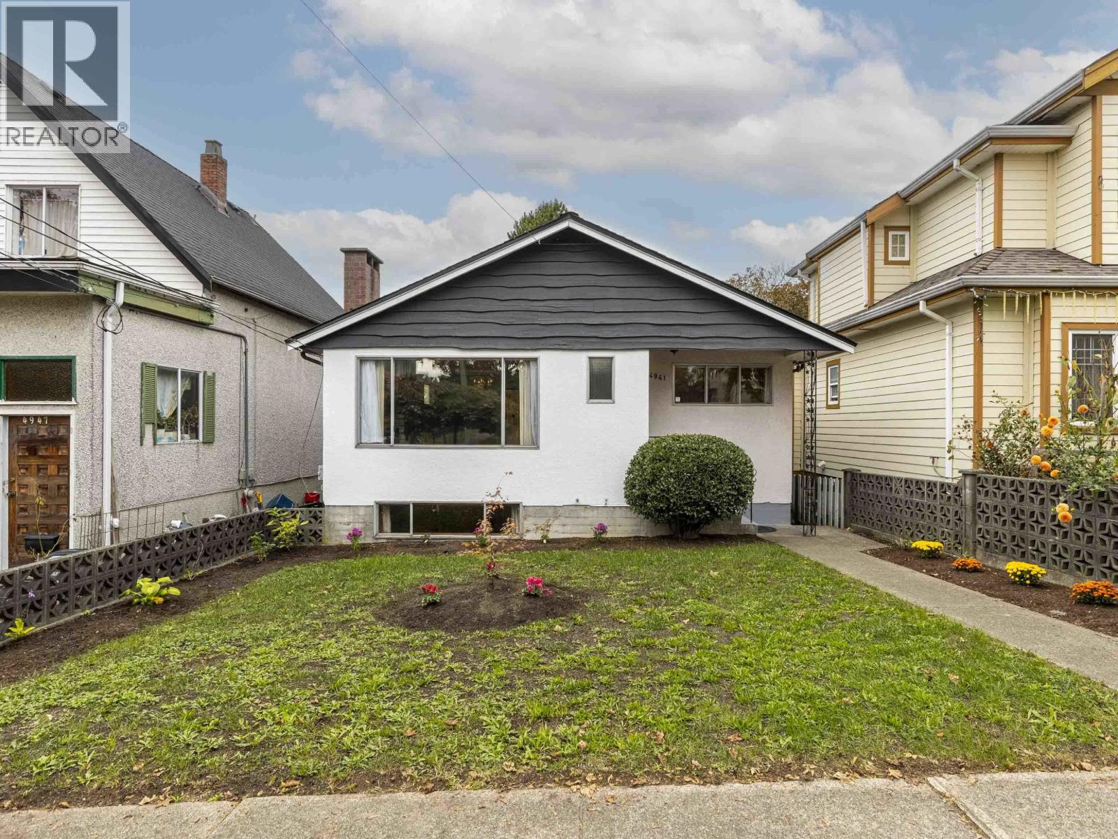 4941 Spencer St, Vancouver, BC V5R 3Z9