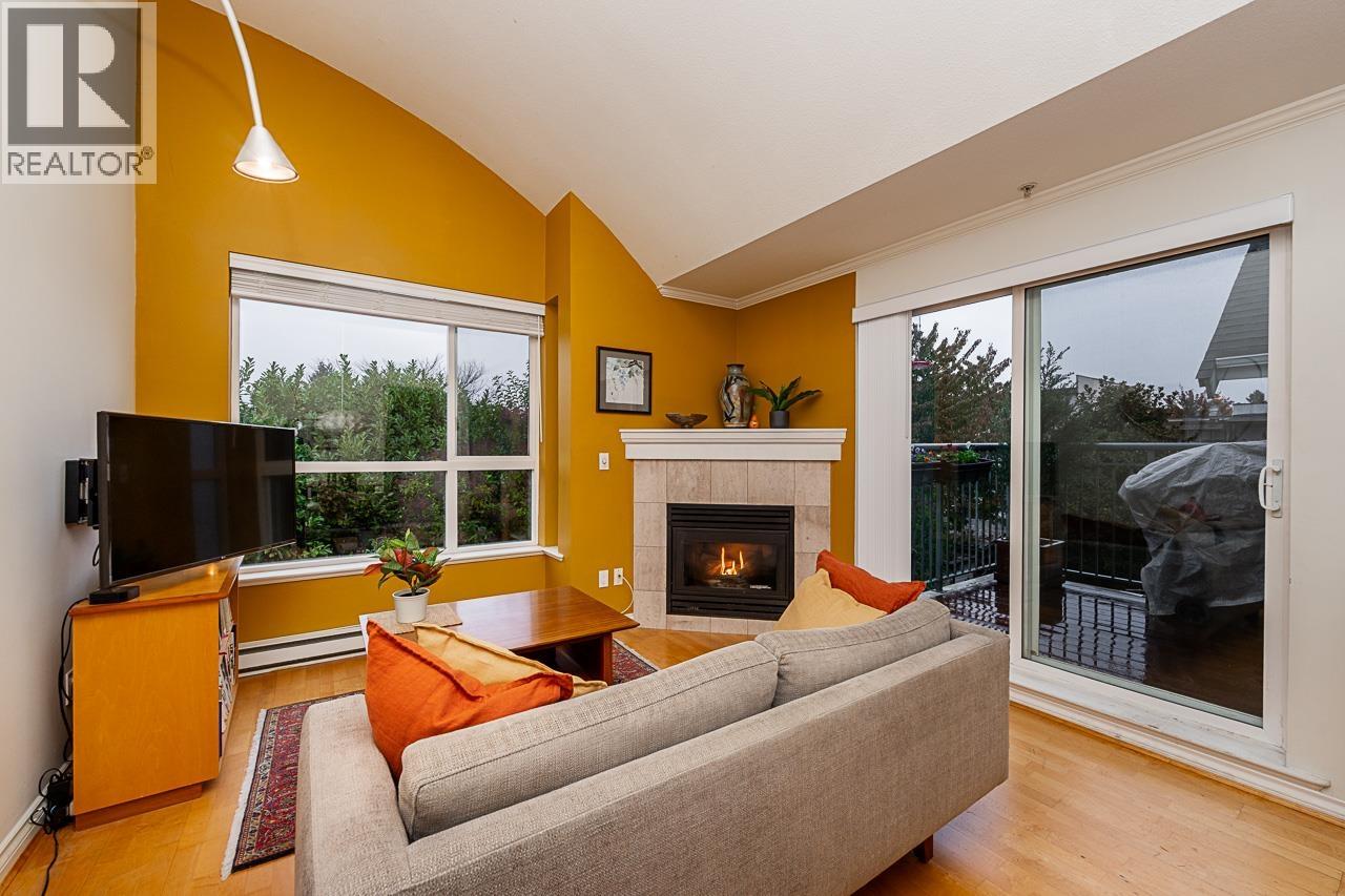 1617 Grant Street Unit 403, Vancouver, BC V5L 2Y4