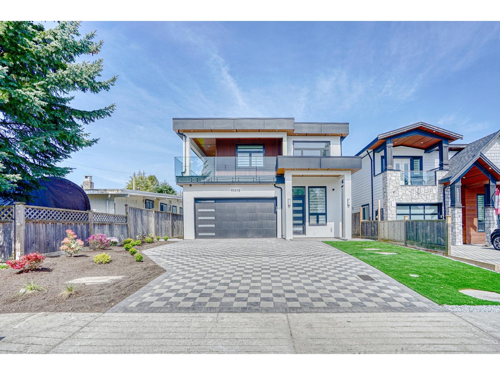 15919 Russell Ave, White Rock, BC V4B 2S6