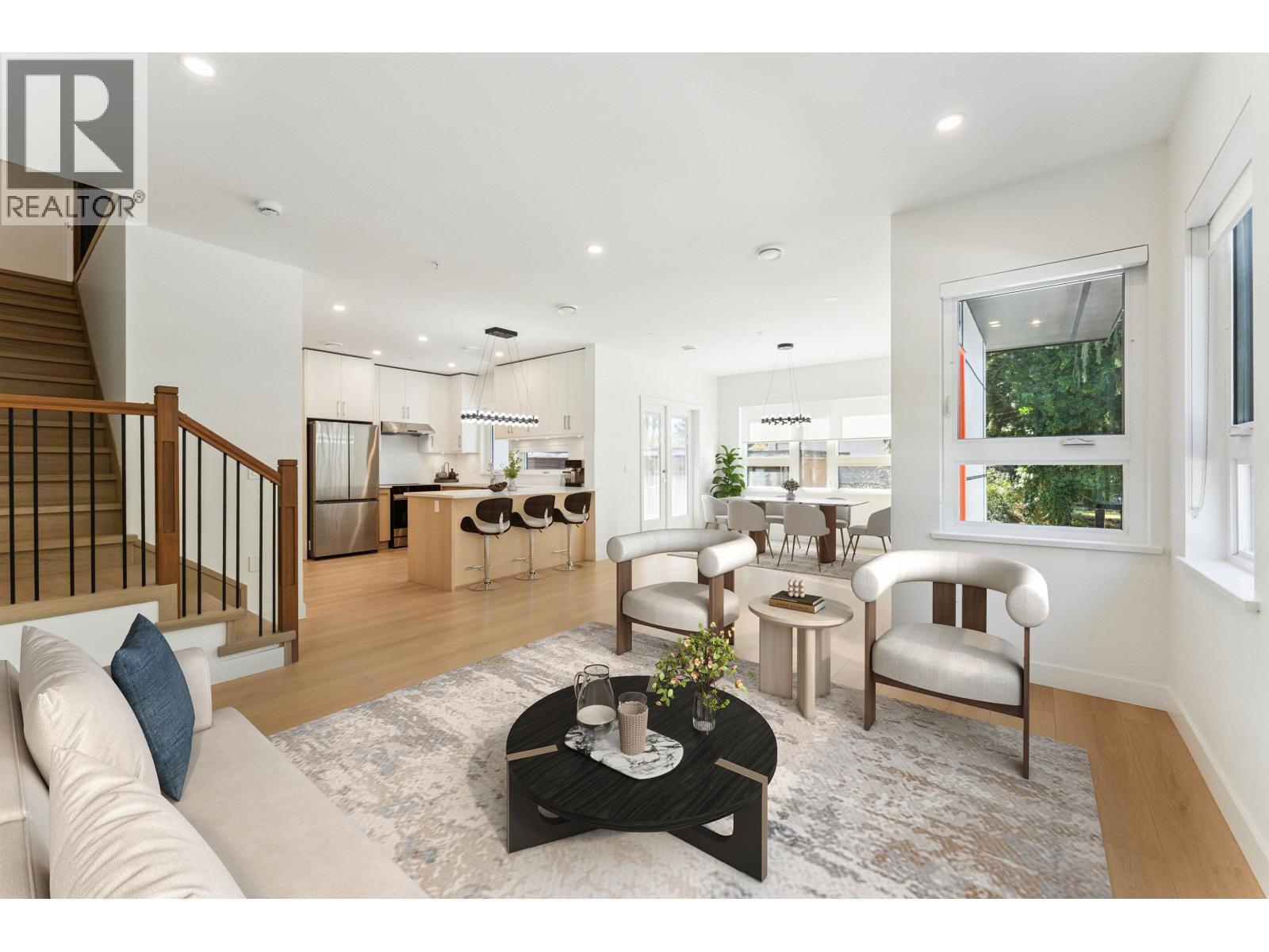 844 St Denis Ave, North Vancouver, BC V7J 2G4