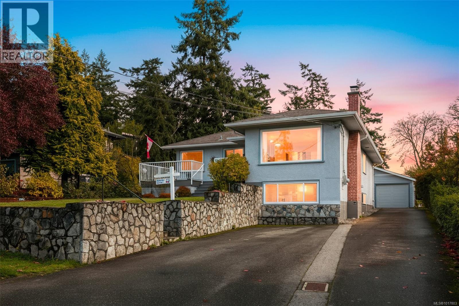 2783 Murray Dr, Saanich, BC V9A 2S4