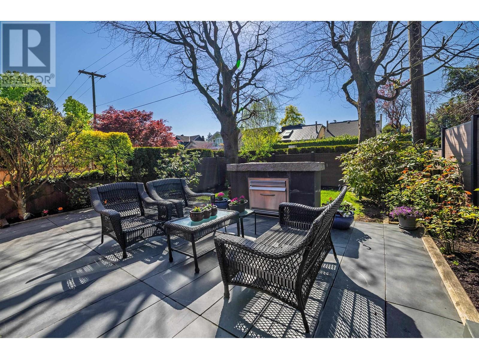 1304 Maple St, Vancouver, BC V6J 3R9