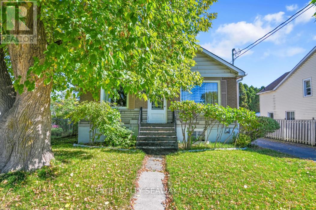 1315 Cumberland St, Cornwall, ON K6J 4K8