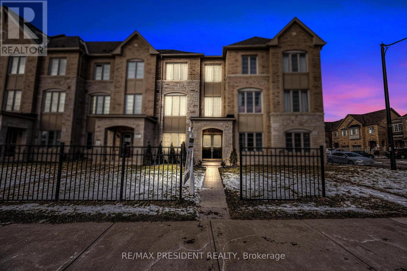 8575 Financial Dr, Brampton, ON L6Y 6C4