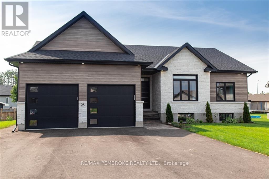 370 Murphy Rd, Petawawa, ON K8H 2W8