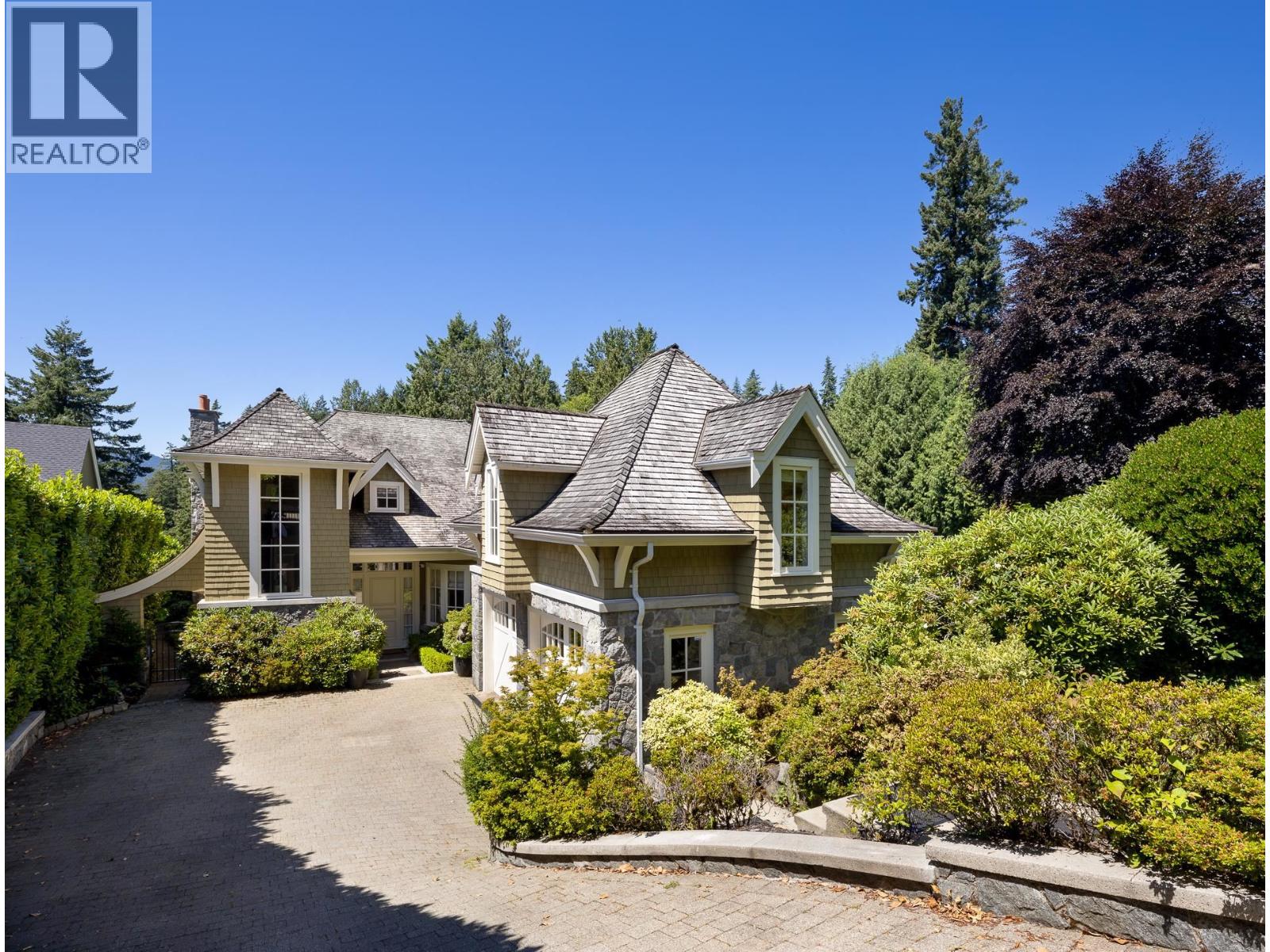 6154 Gleneagles Dr, West Vancouver, BC V7W 1W3