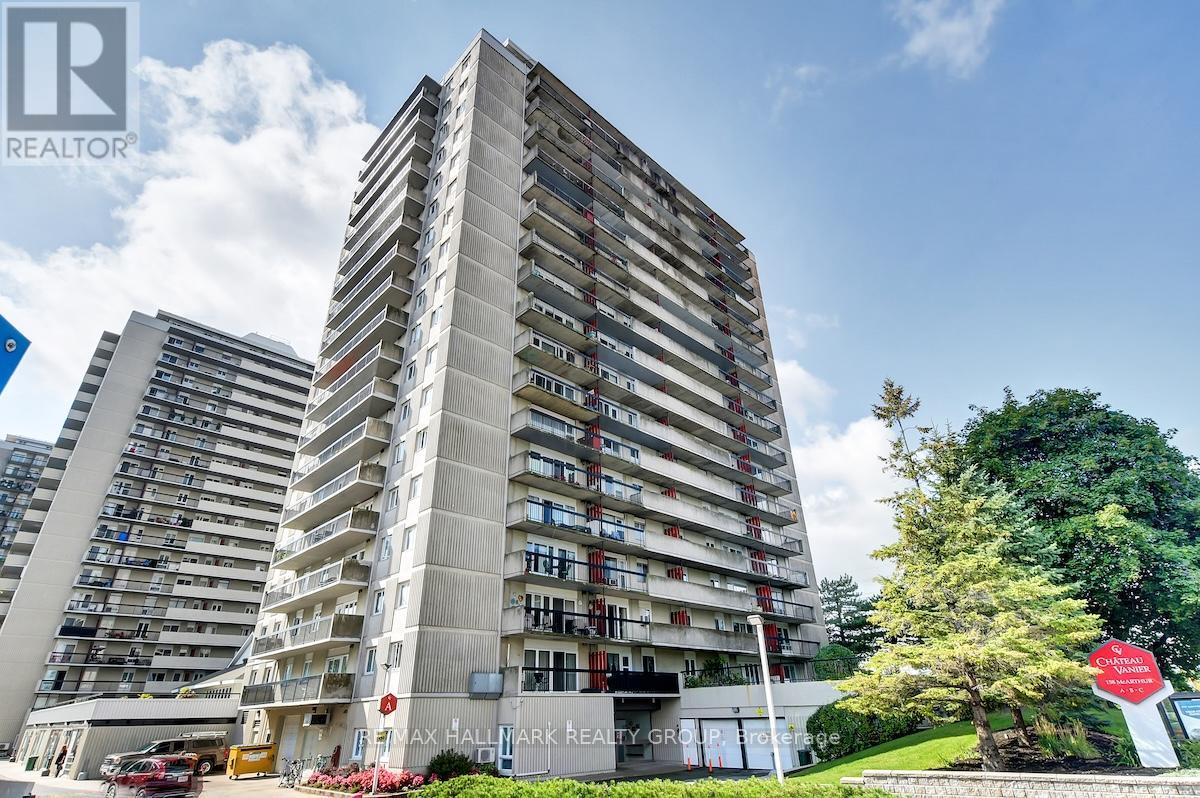 1005 158a Mcarthur Ave, Ottawa, ON K1L 7E7