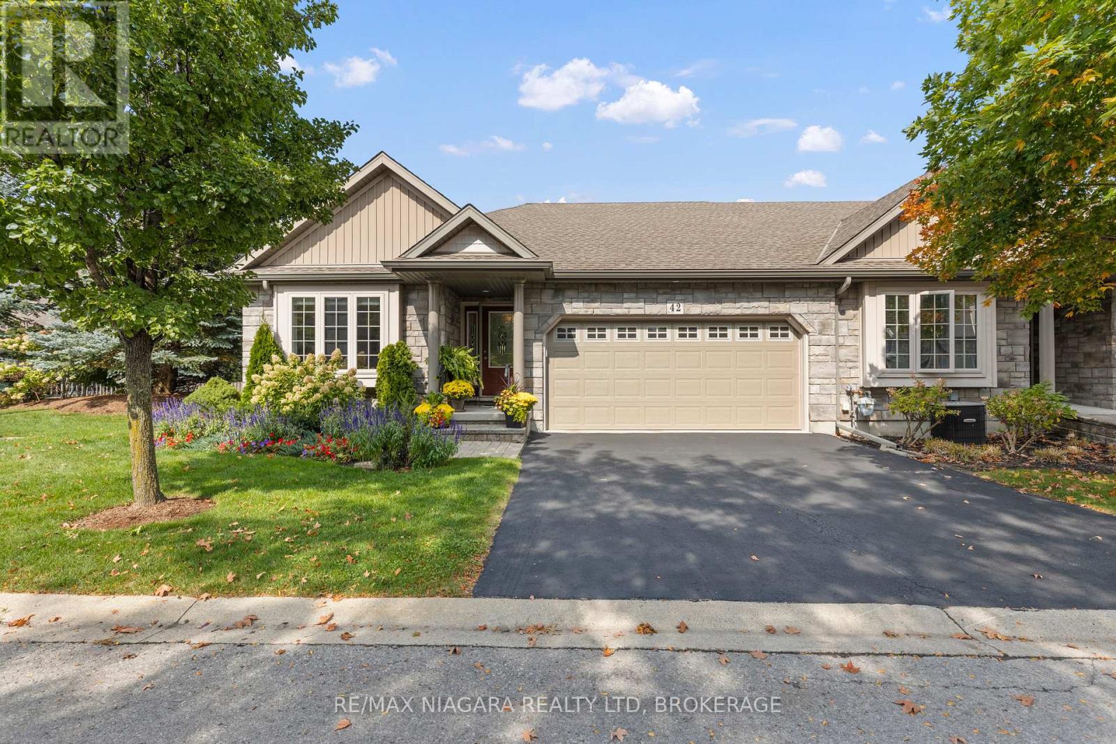 42 Rose Glen Cres, Niagara-on-the-lake Virgil, ON L0S 1J0