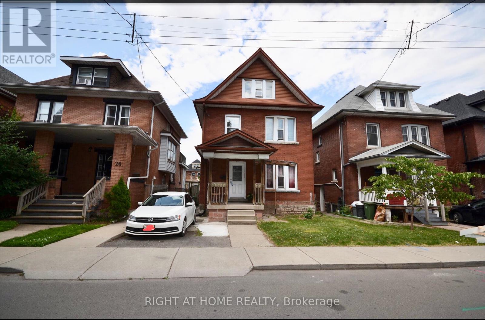 24 Spadina Ave W, Hamilton, ON L8M 2W9