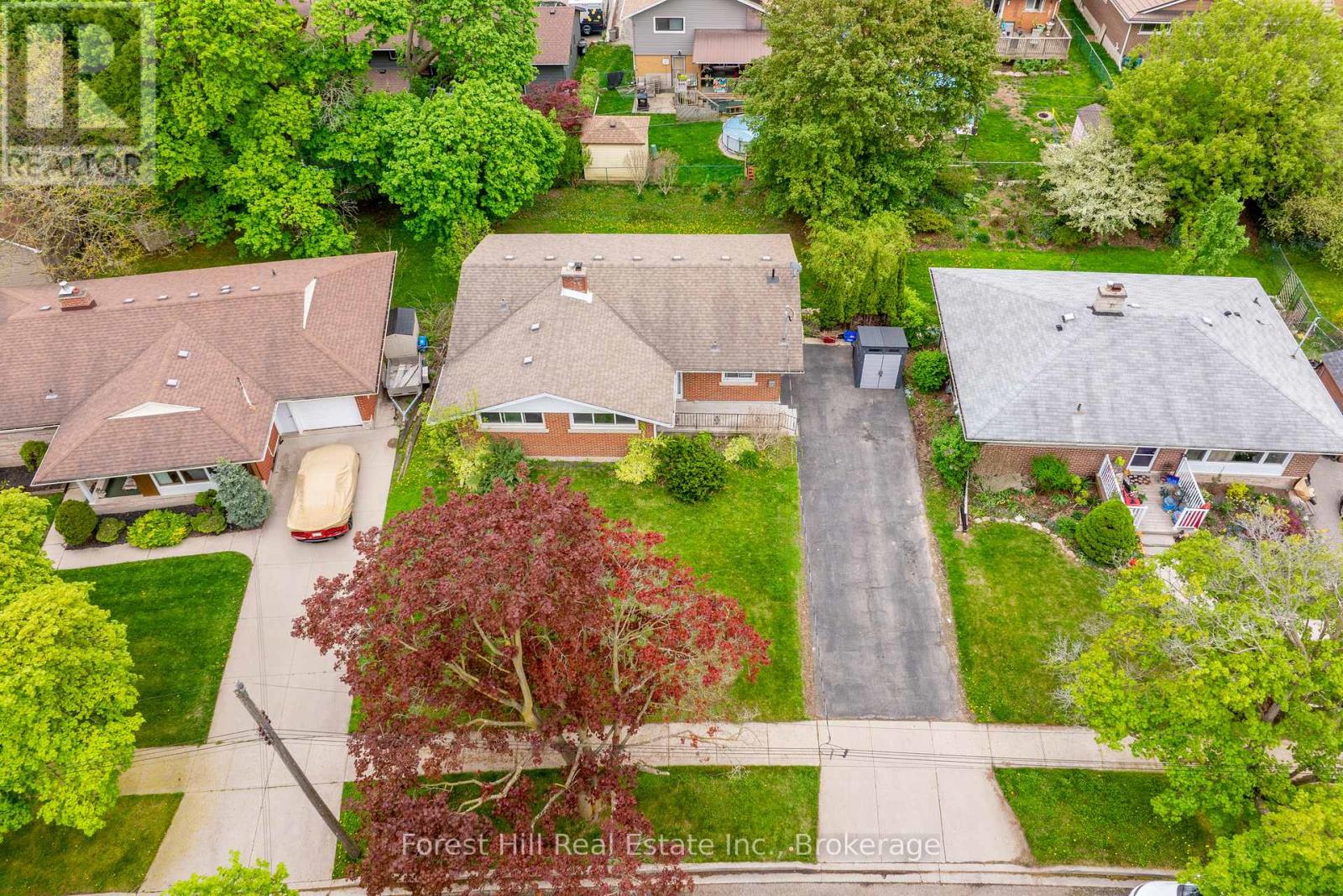 110 Stonybrook Dr, Kitchener, ON N2M 4L7
