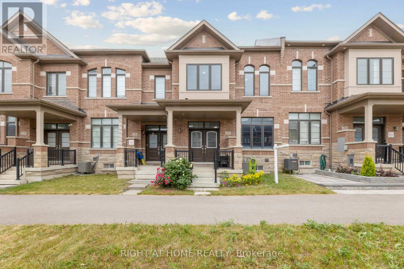 222 Coronation Rd, Whitby, ON L1P 0H7