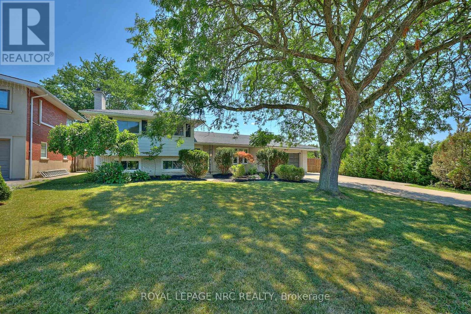 22 Oakridge Ave, St. Catharines, ON L2T 2M1
