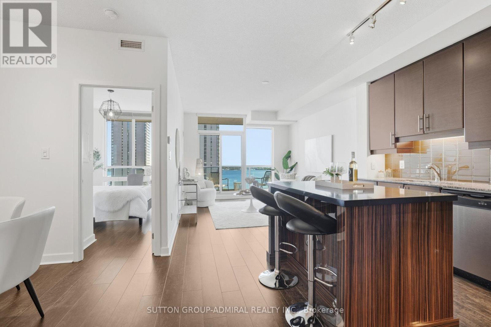1810 33 Bay St, Toronto, ON M5J 0A3