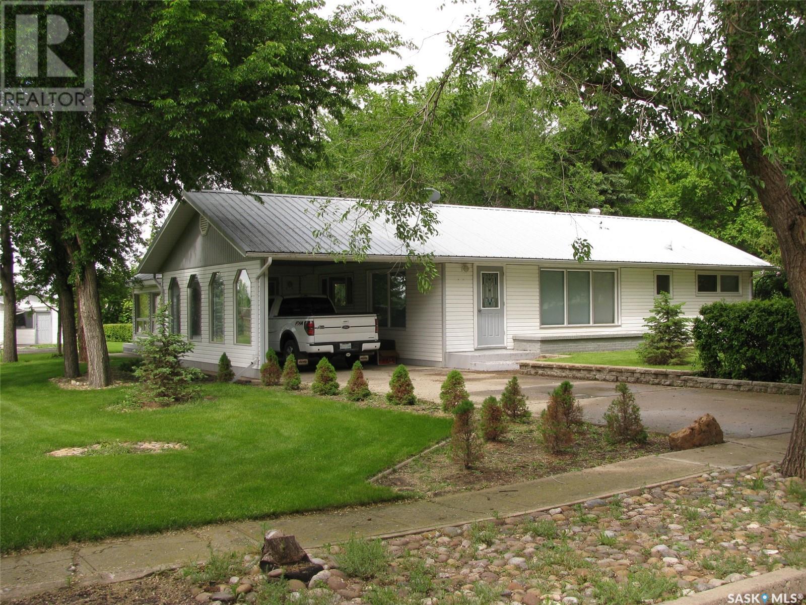 30-31 Main St N, St. Victor, SK S0H 3T0