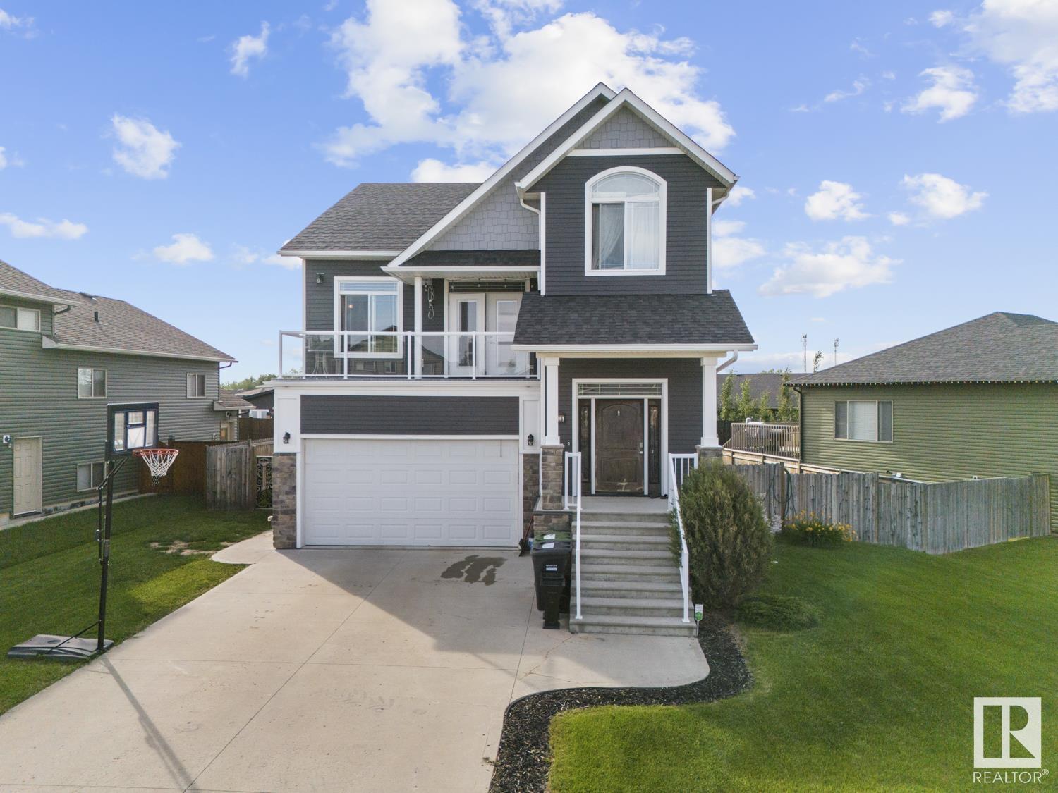 33 Falcon Rd, Cold Lake, AB T9M 0G4