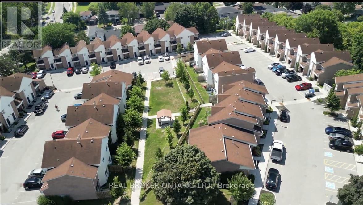 15 Millwood Cres, Kitchener, ON N2P 1X3