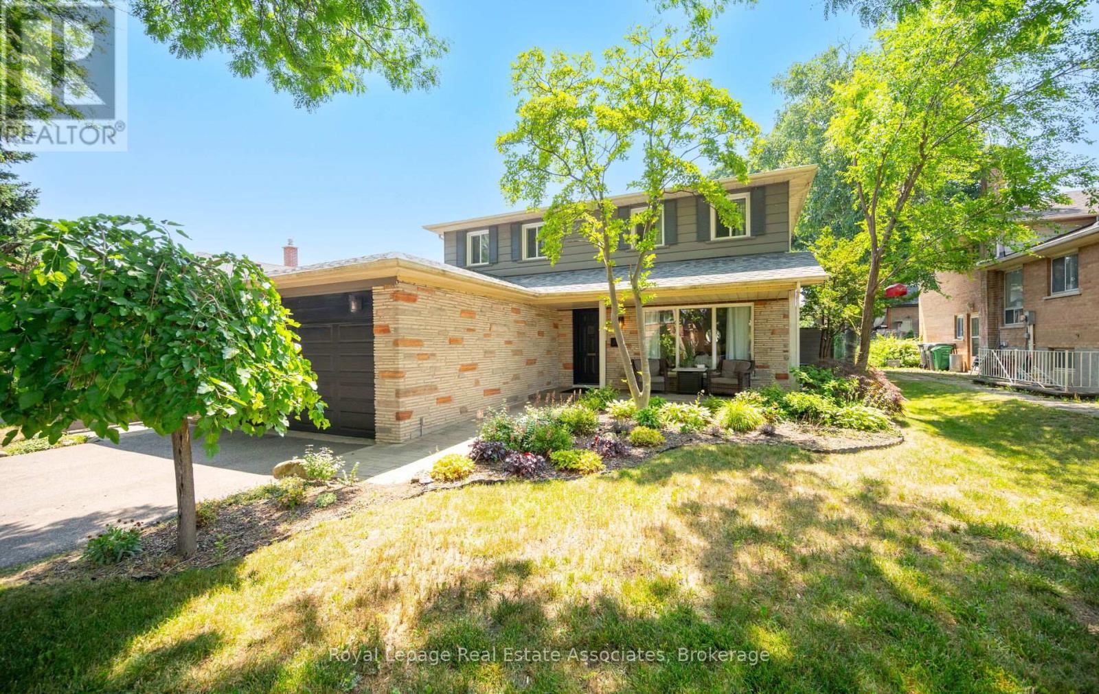 296 Chantenay Dr, Mississauga, ON L5A 1E7