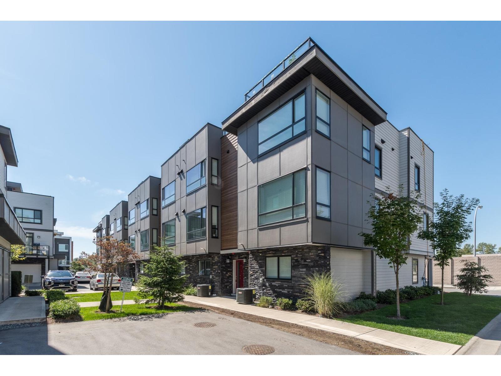 19631 55a Avenue Unit 8, Langley, BC V3A 3X1