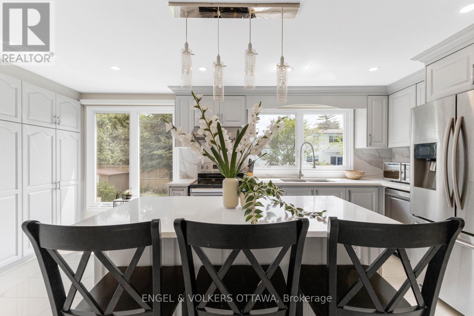 97 Queensline Dr, Ottawa, ON K2H 7J6