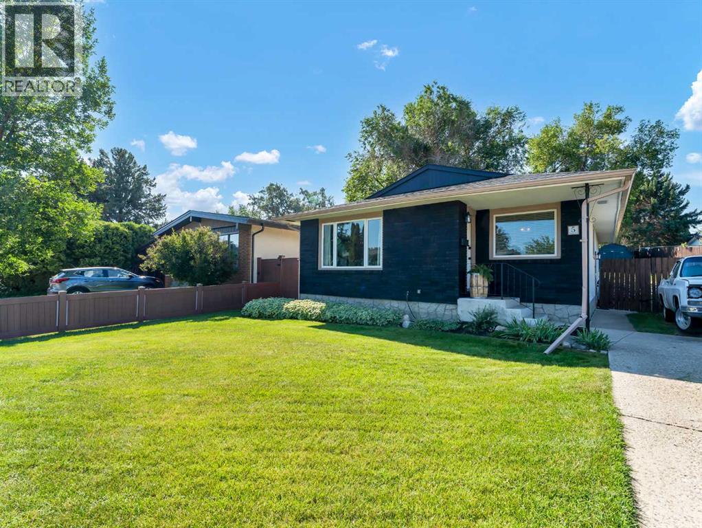 5 Noble Ct SW, Medicine Hat, AB T1A 4A2
