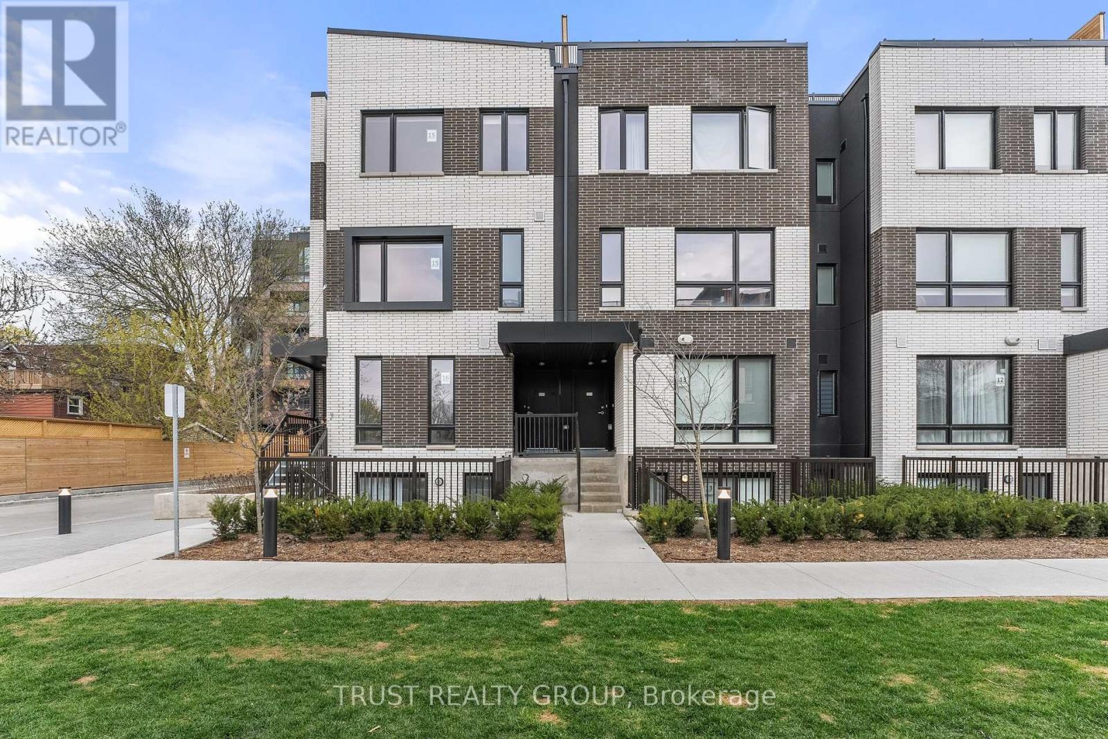 15 10 Ed Clark Gardens Blvd, Toronto, ON M6N 0B5
