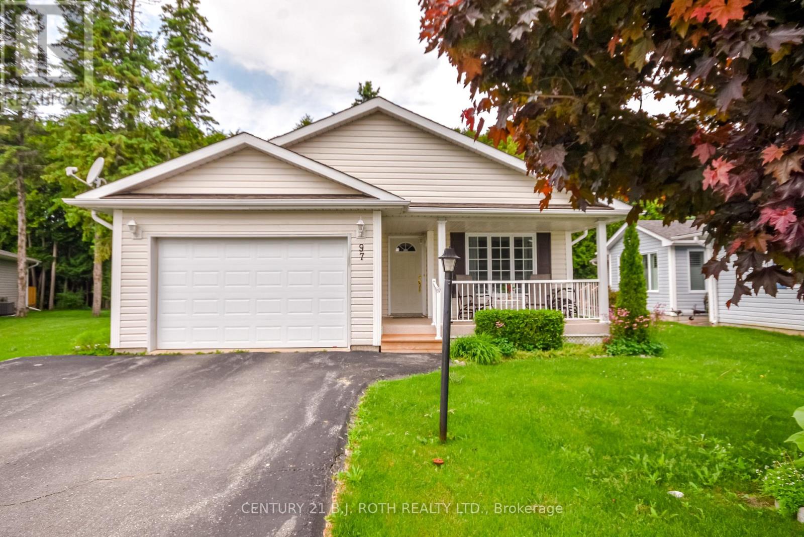 97 Pennsylvania Ave, Wasaga Beach, ON L9Z 3A6