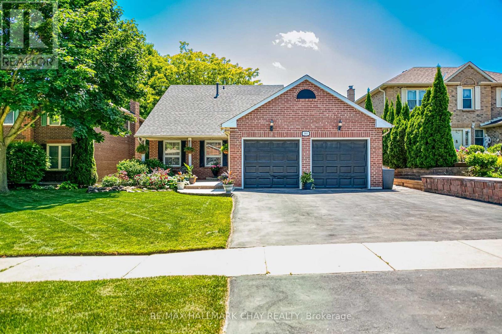 303 John Bowser Cres, Newmarket, ON L3Y 7N9