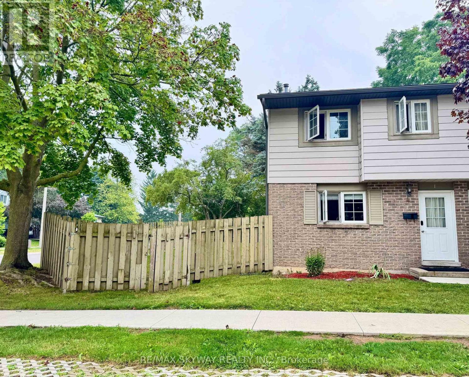 1 294 Fergus Ave, Kitchener, ON N2A 2H5