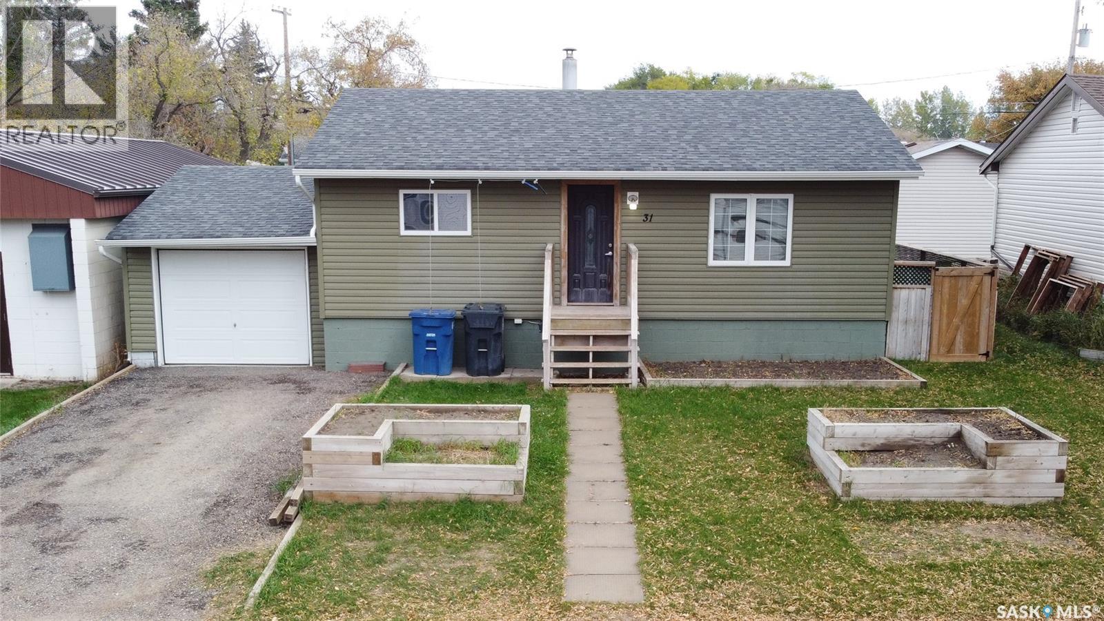 31 Jarvis St, Qu'Appelle, SK S0G 4A0