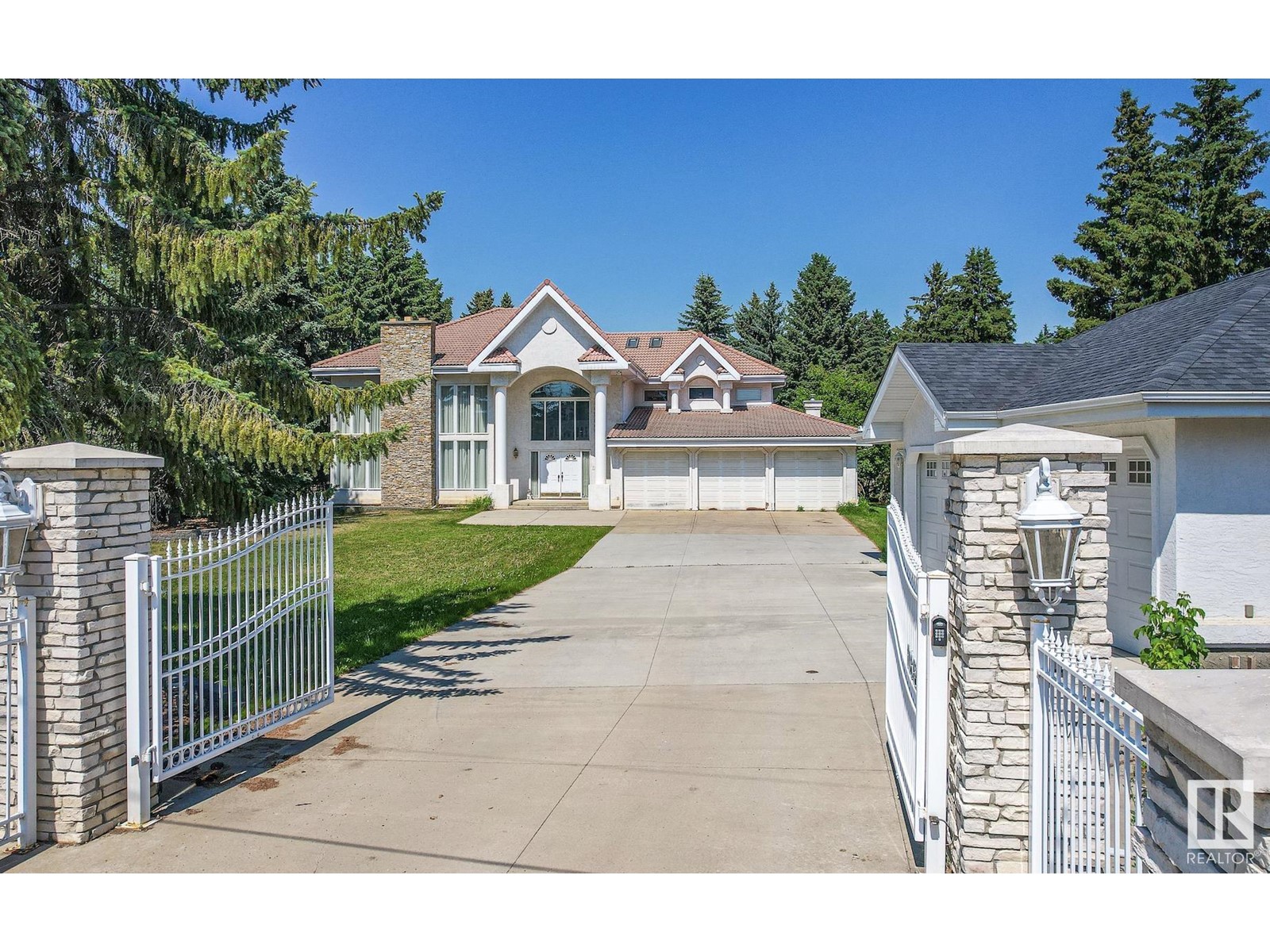 5 Av Sw Unit 10812, Edmonton, AB T6W 1A2
