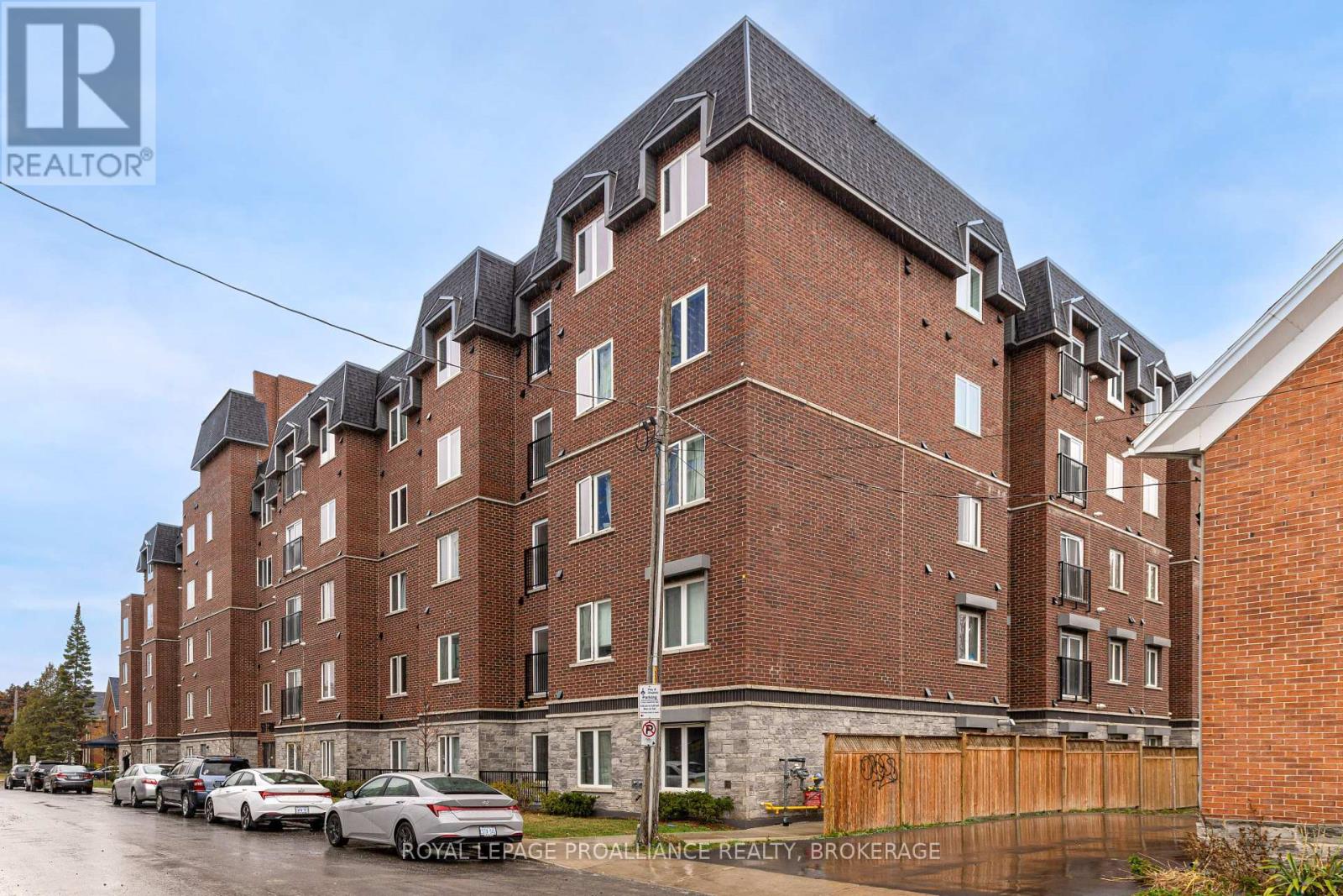 113 501 Frontenac St, Kingston, ON K7K 4L9