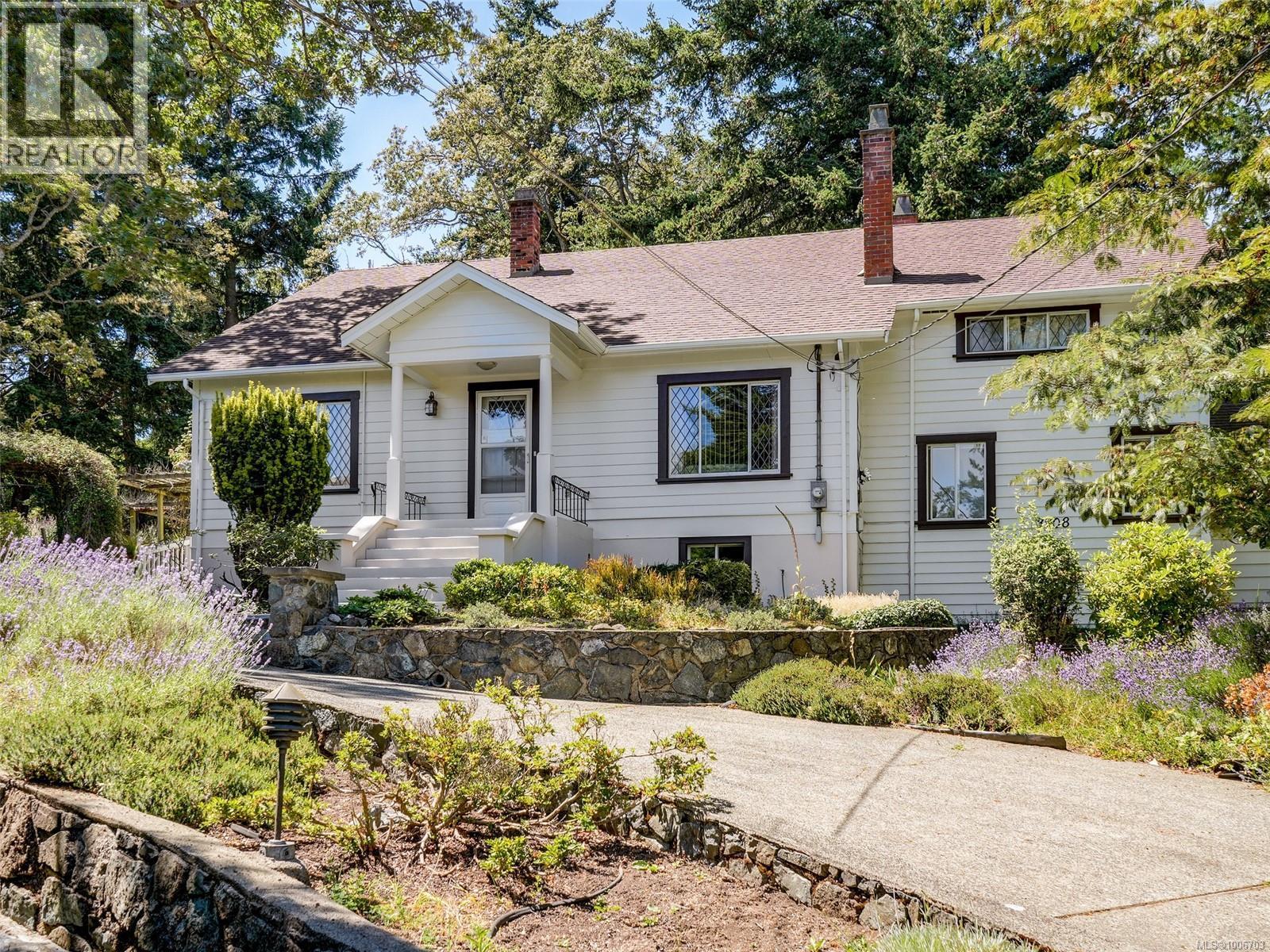 3908 Ascot Dr, Saanich, BC V8P 3S1