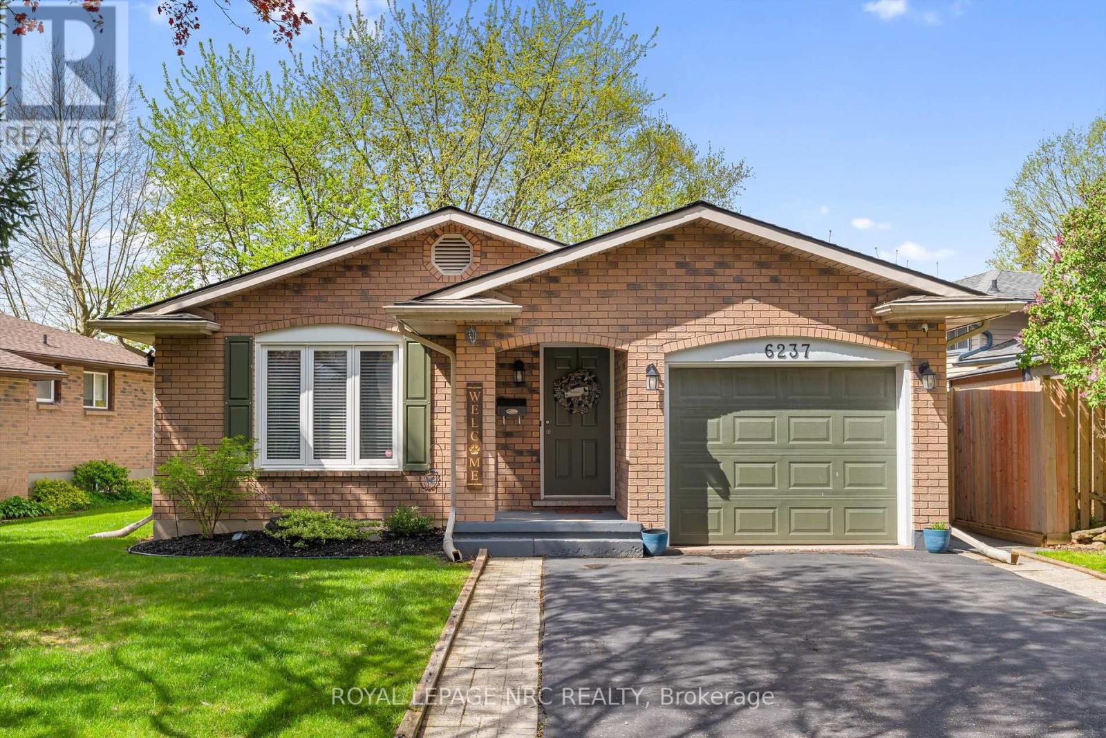6237 Delta Dr, Niagara Falls, ON L2H 2H5