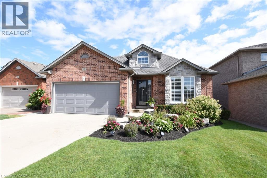 17 Durrell Ct, Hamilton, ON L9A 5H5