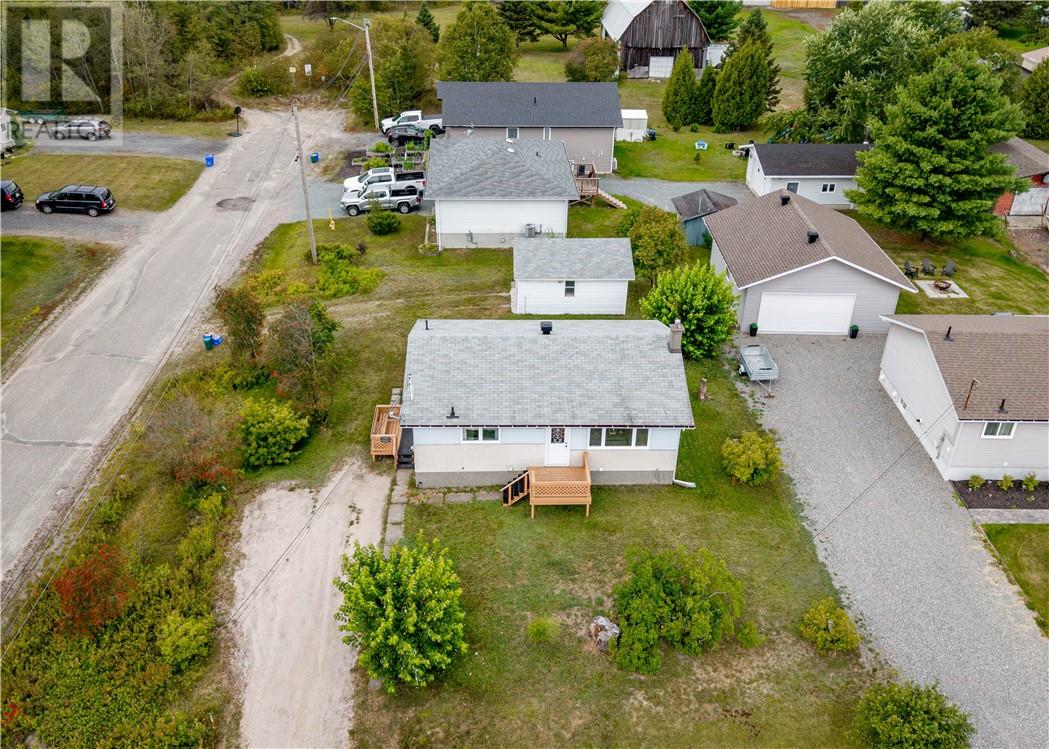 2959 Tena St, Val Caron, ON P3N 1B4