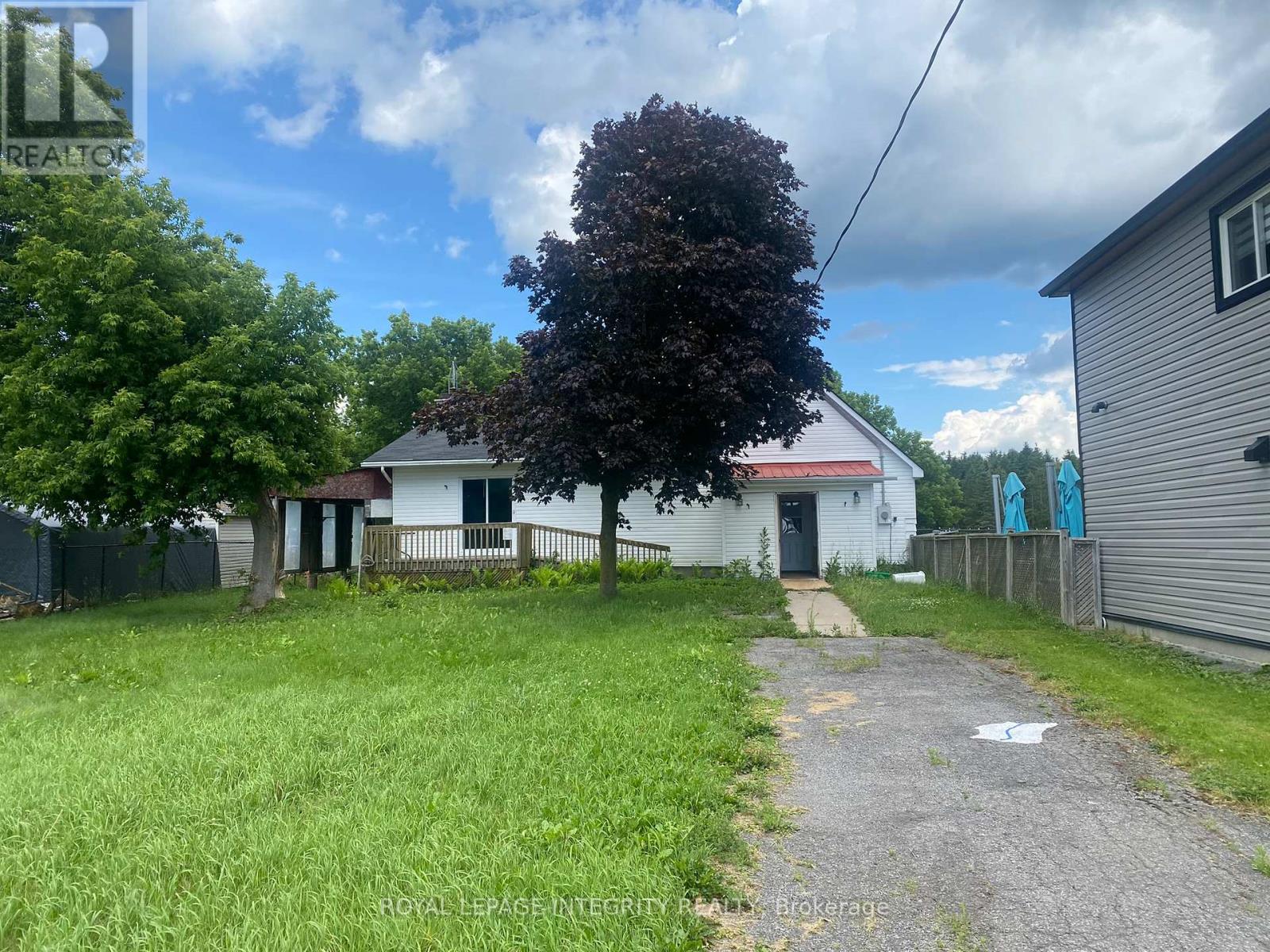 2415 Du Lac Rd, Clarence-Rockland, ON K0A 3N0