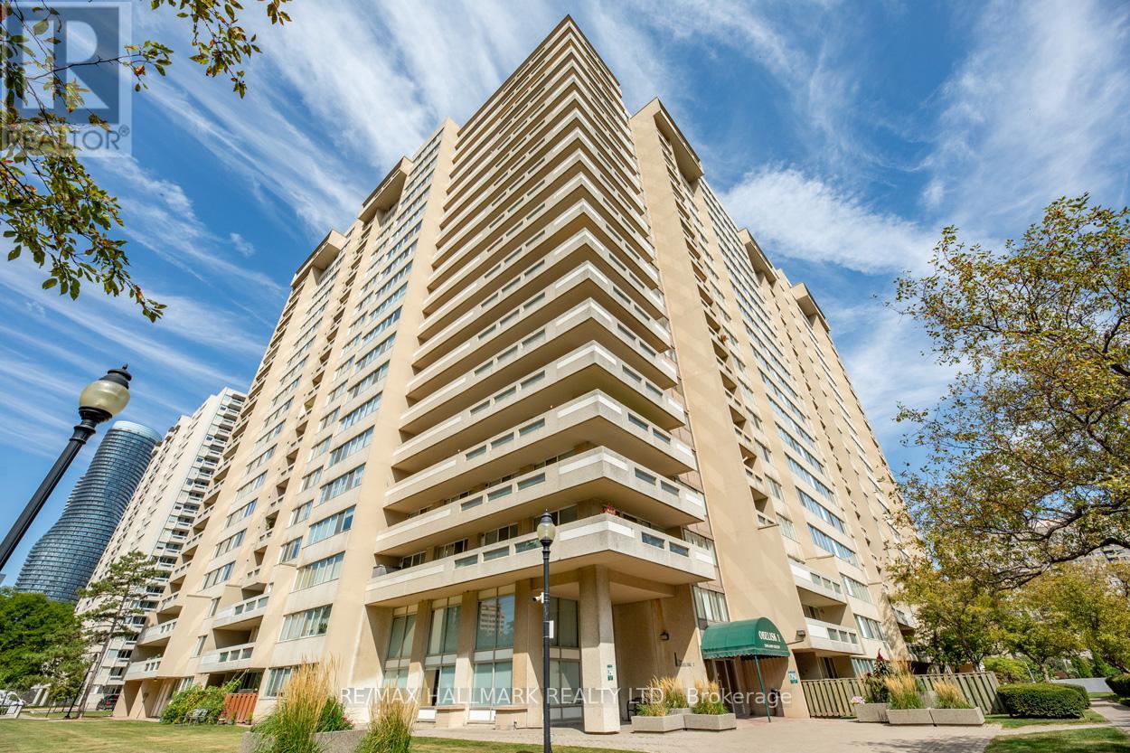 702 3590 Kaneff Cres, Mississauga, ON L5A 3X3